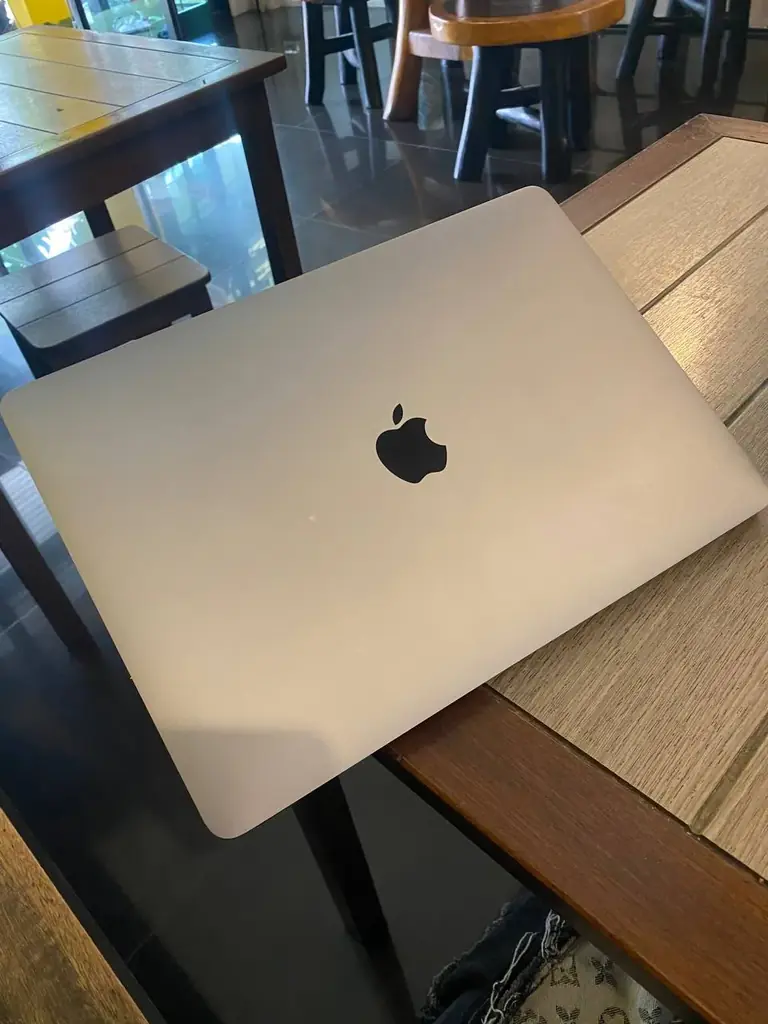 Продаю свой MacBook, по причине покупке нового! Он немножечко старенький, 2017 года, но работает хо…