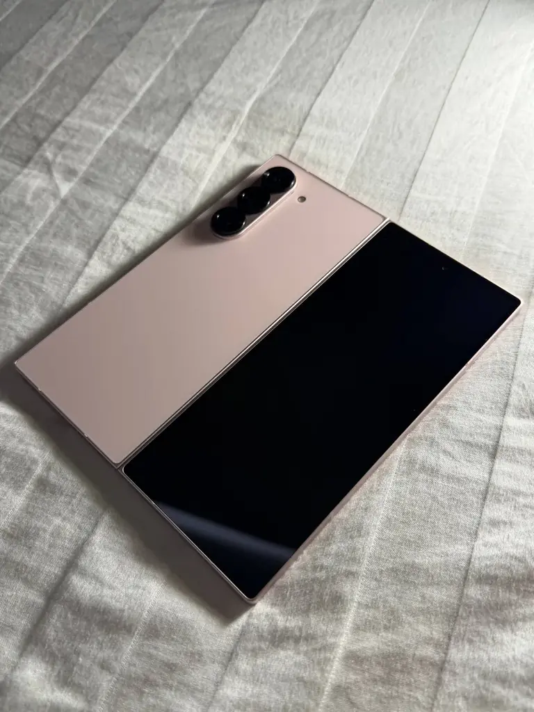 Продам Samsung Z fold 6 , 256 гб, 2 сим, без царапин, все функции работают, аккум в идеале, все тес…