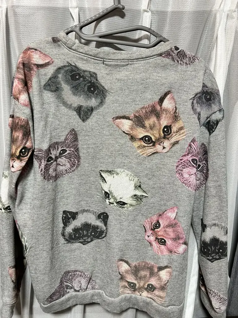 Свитшот Forever 21, размер M. Серый меланж, принт с котиками по всей ткани и на рукавах, 63% хлопок…