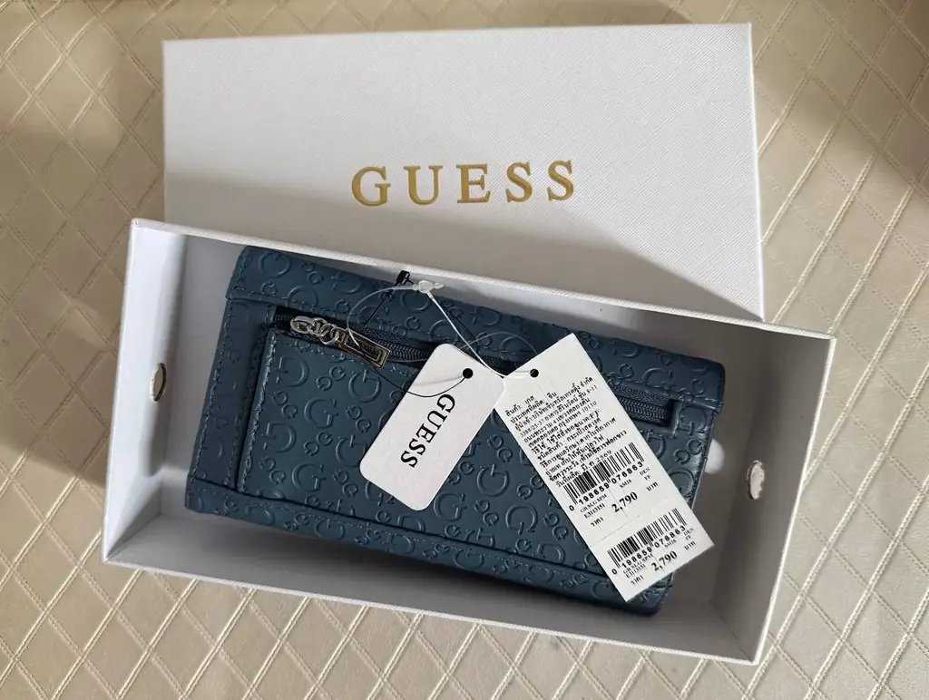 Продам клатч Guess.