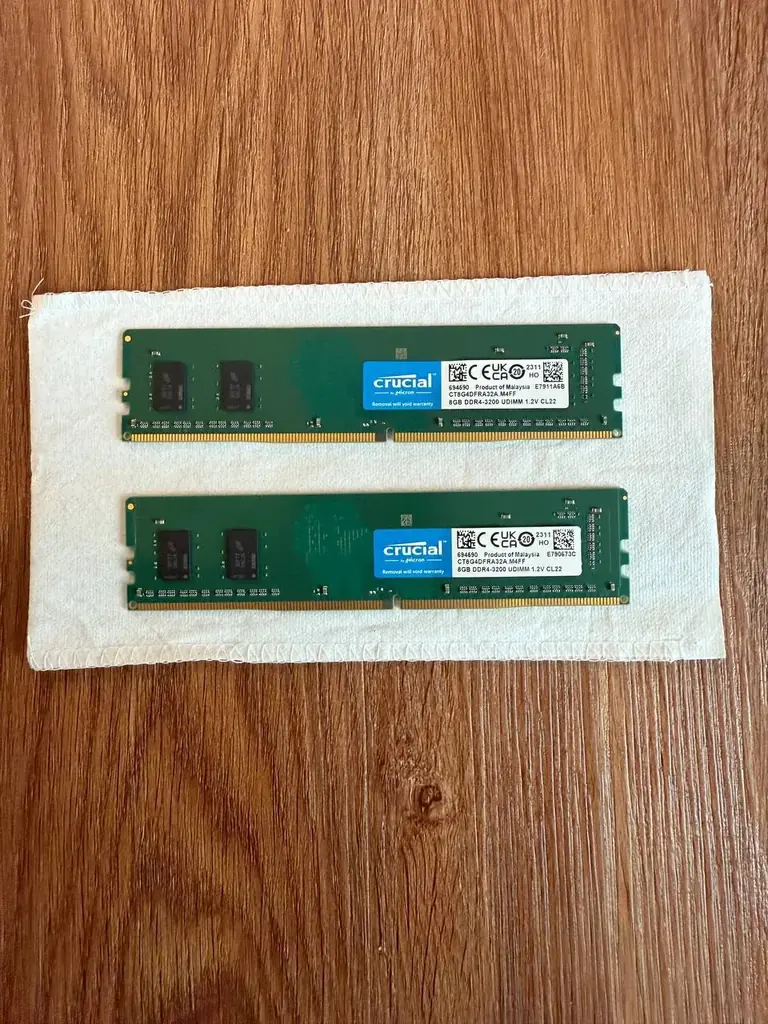 Продаю 2 модуля оперативной памяти DDR4 RAM 16GB Crucial (3200 MHz) (2×8GB)
