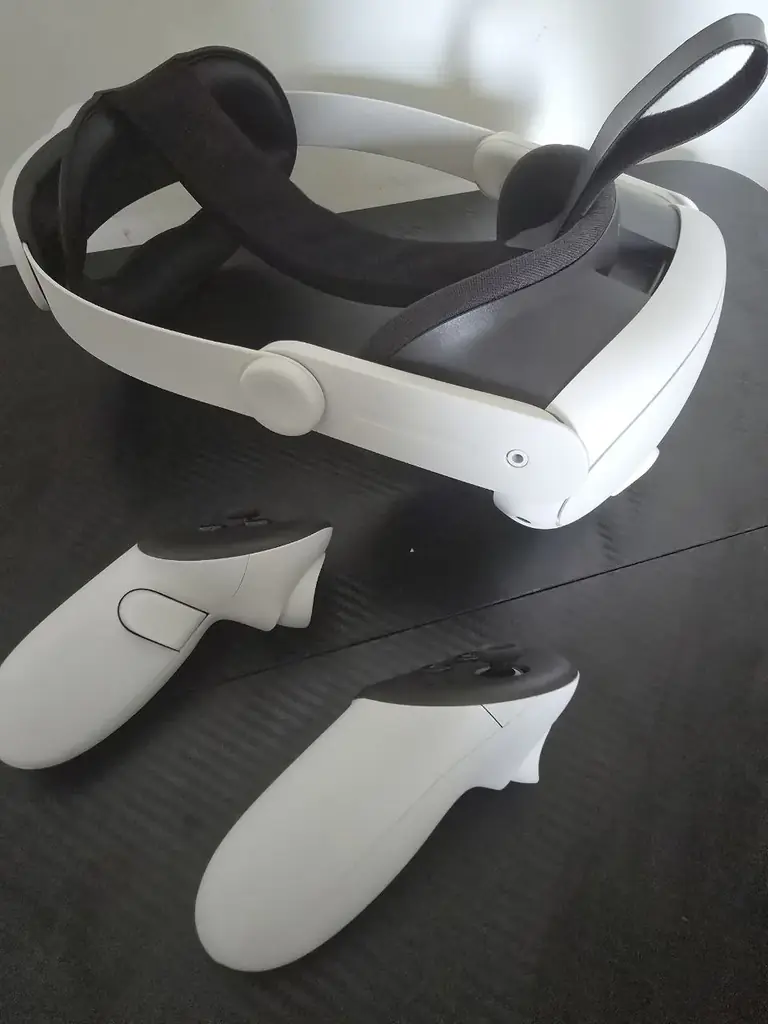 Продам VR очки meta quest 3 . Цена 11000 бат
