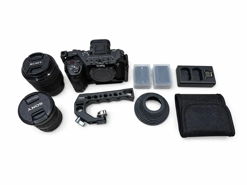 Продаю полный комплект Sony A7 IV.