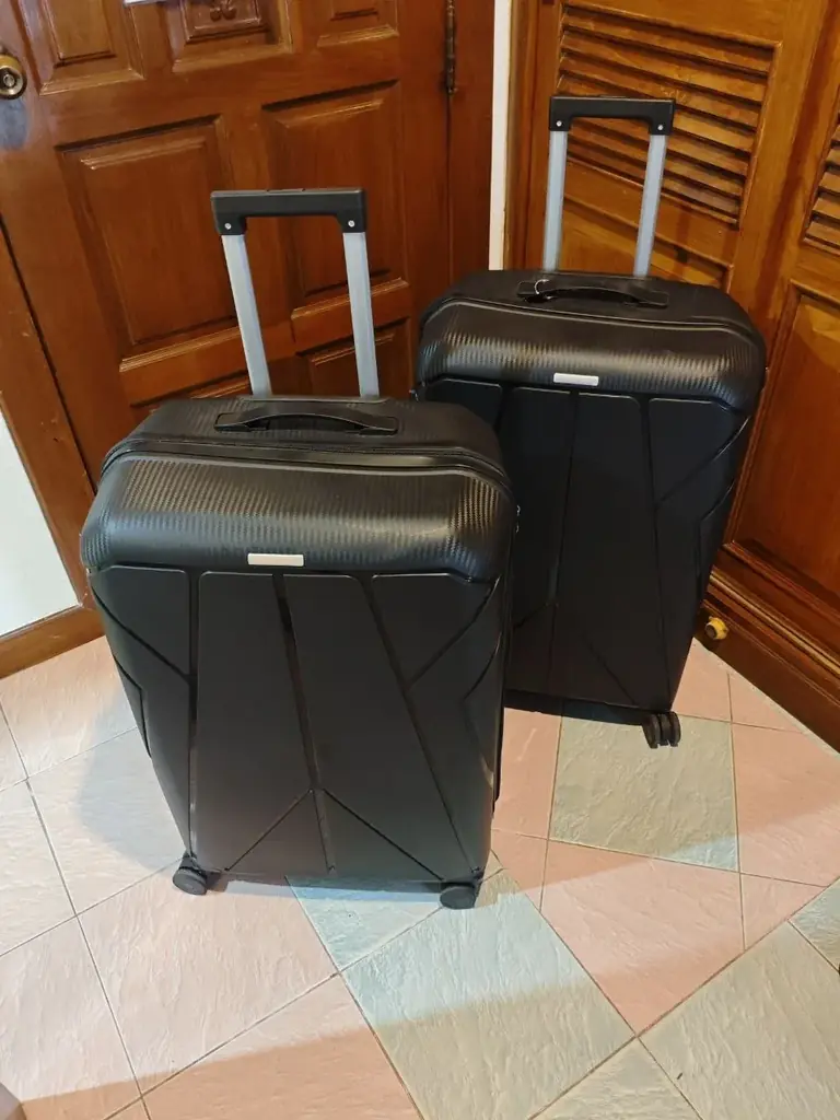 Пхукет Patong Продаю чемодан 28" XL 80x50x35 cm толстый гибкий прочный пластик не лопнет при ударах…