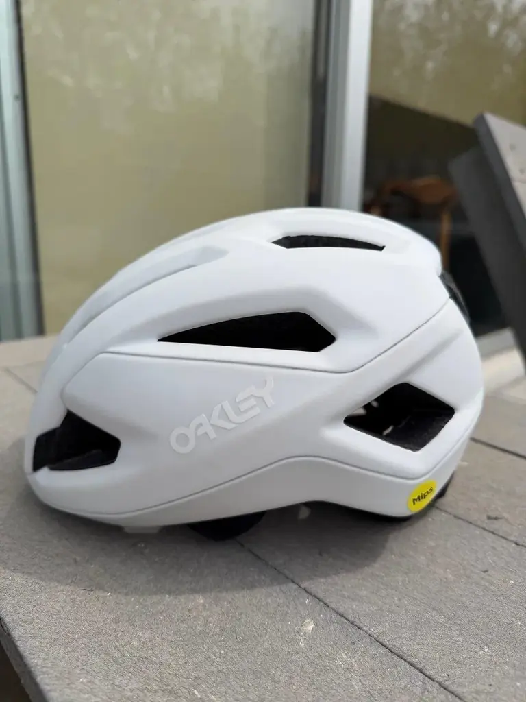 Продам велошлем OAKLEY