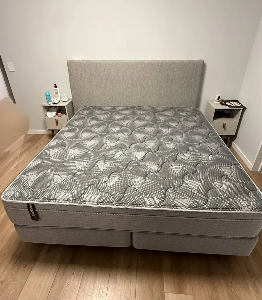 Продаётся комплект BedTime 180×200 см: кровать с мягким изголовьем, основание и матрас BedTime Clas…