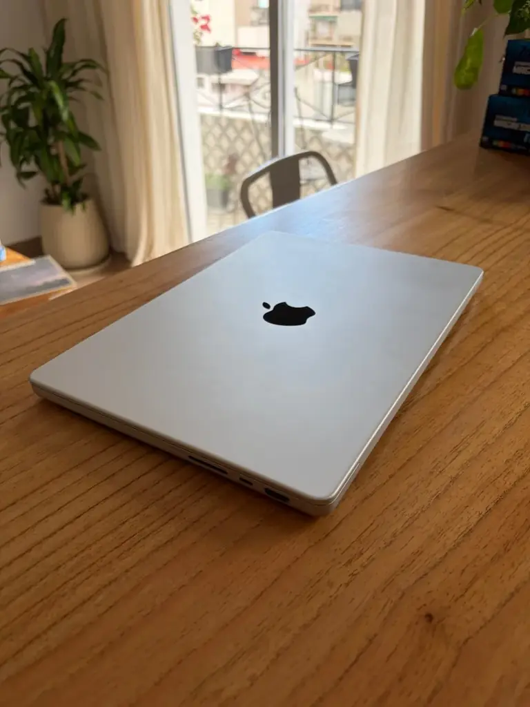 Продаю MacBook Pro 14" на M1 Pro: $900