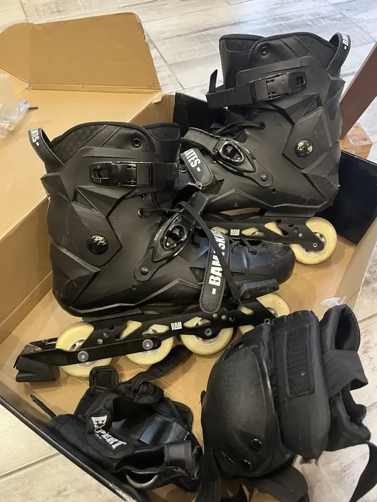 Ролики Bam + тормоз и защита рук и коленей. Размер 43-44. Цена 70$. Каба