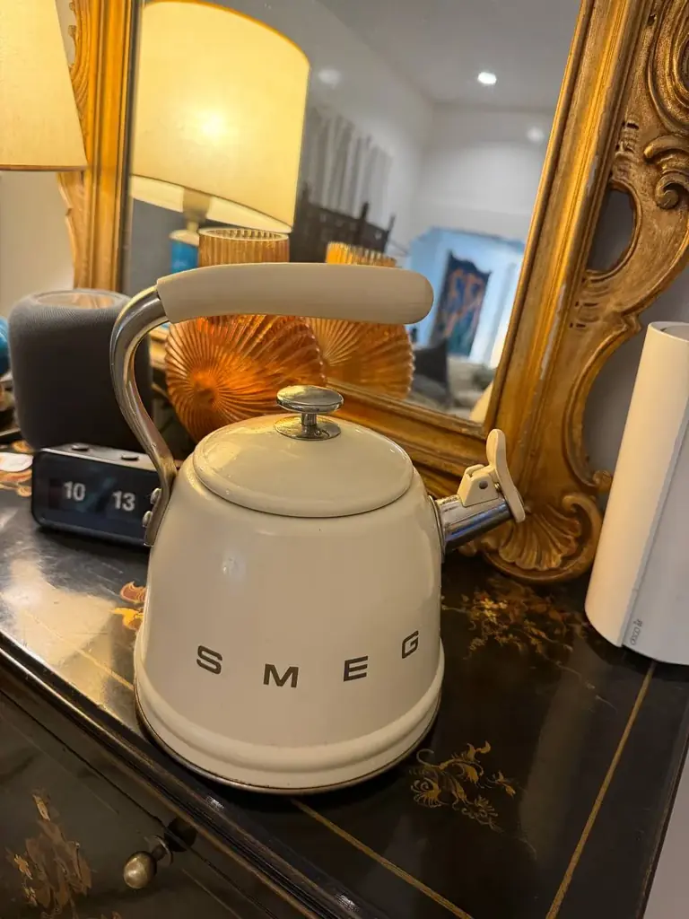 продаю чайник SMEG. Оригинал. Очень хорошее состояние. В нем получается очень вкусный чай и на кухн…