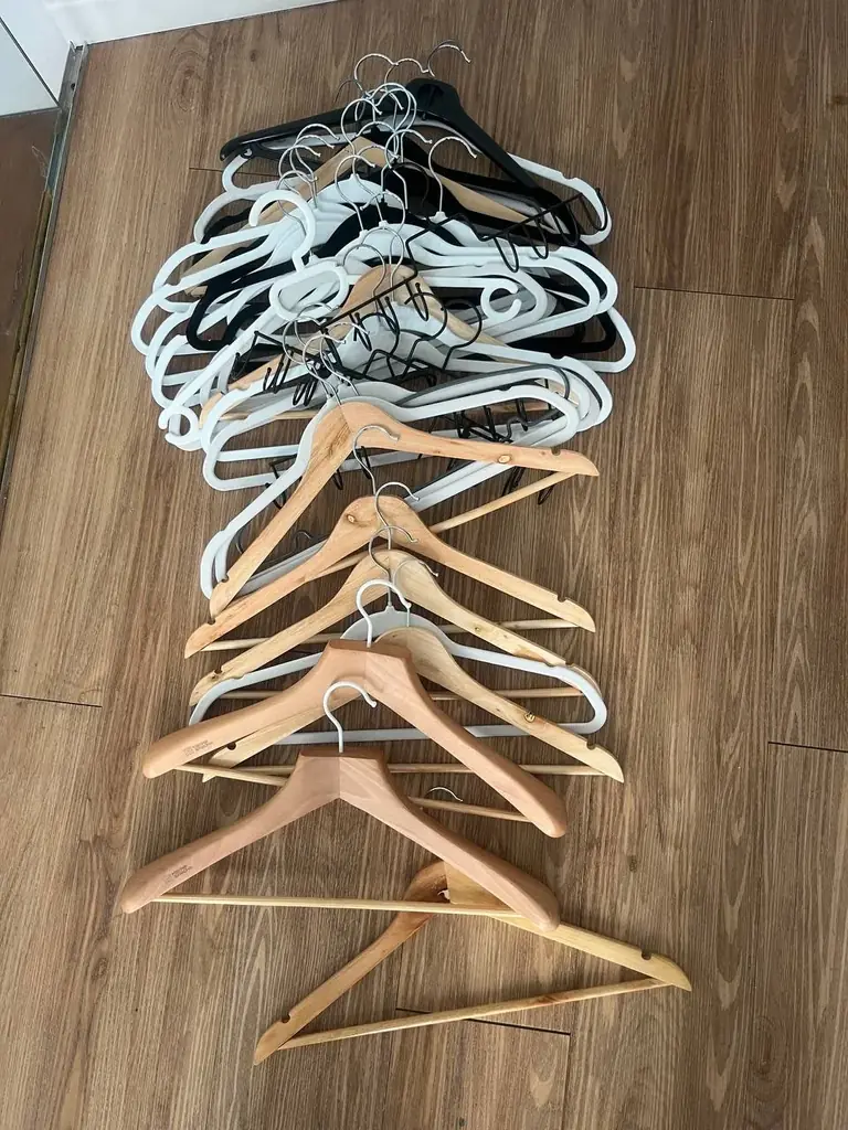 Продаются вешалки 30 тыс песо
