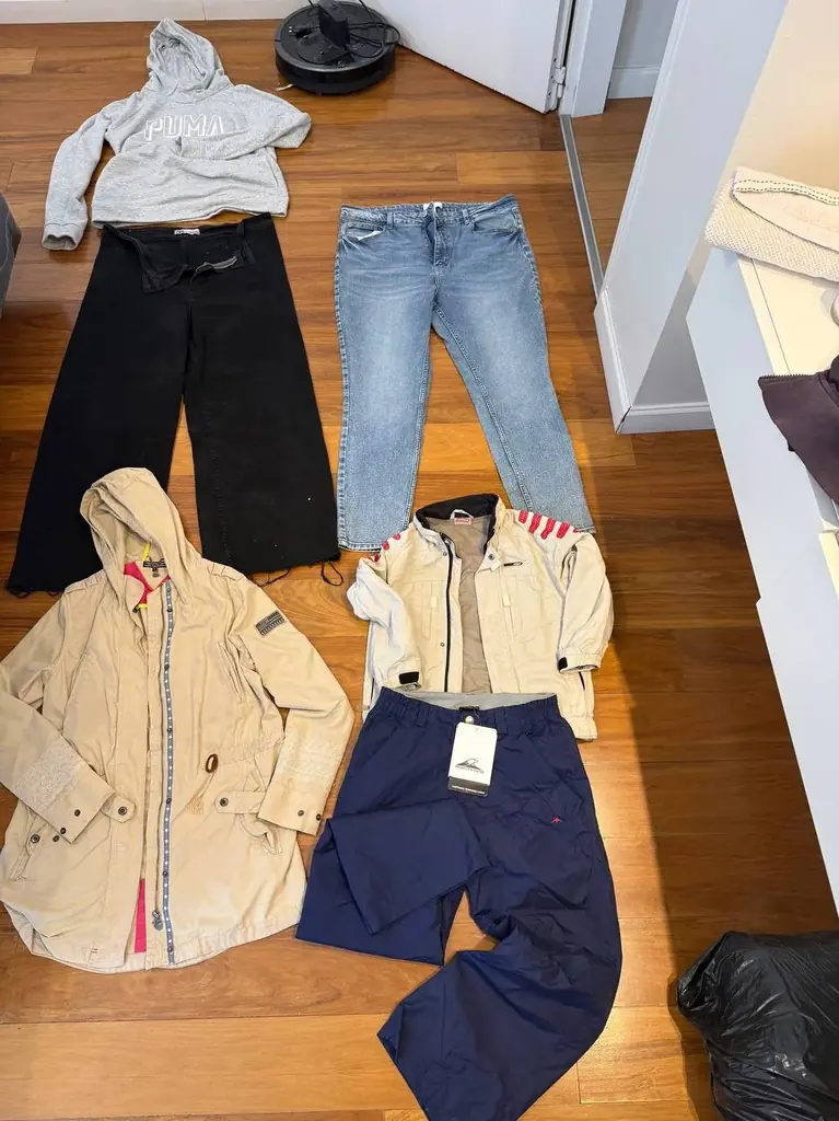 Продам: джинсы h&m размер eur50, новые 30т песо