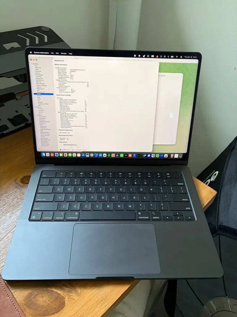 MacBook Pro 14 M4 Pro, 14gpu/20cpu, 24gb/1TB. В идельанлм состоянии, батарея 96% и 89 циклов.