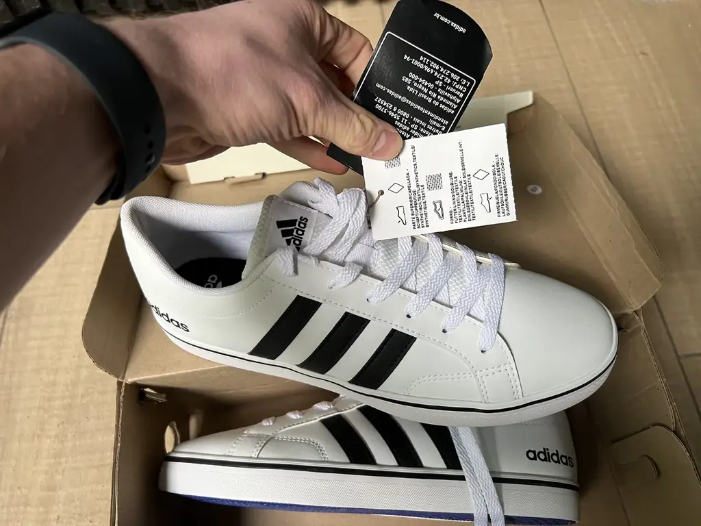 ПРОДАМ кроссовки Adidas VS Pace 2.0, новые, не ношенные, с бирками и в родной коробке
