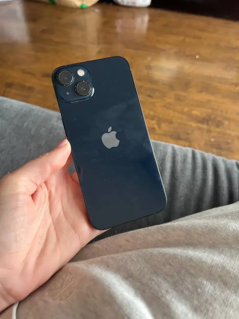 Продам iphone 13 на 256гб