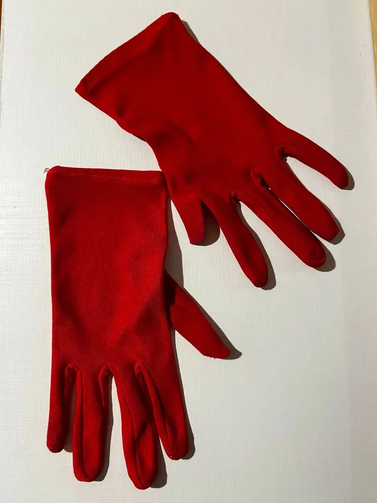 Продам красные перчатки (guantes rojos)