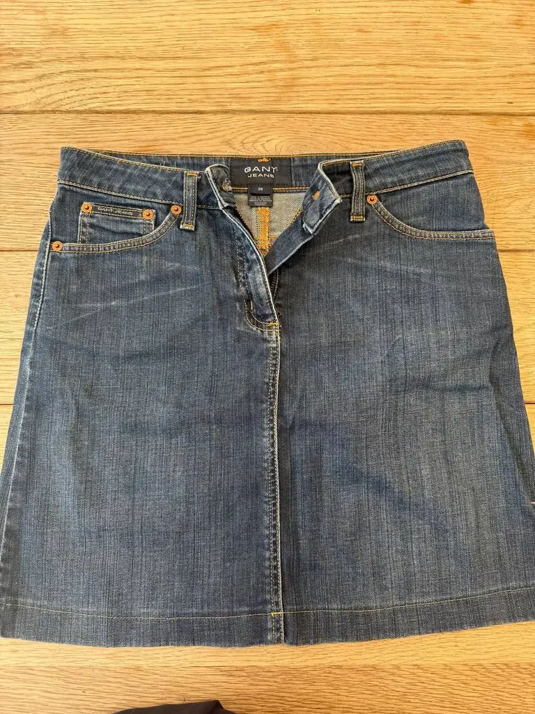 Продам юбку gant, 36 размер. Не носили ни разу, но лежит давно. 20т песо
