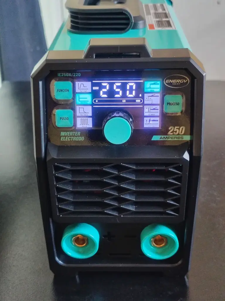Продам новый сварочный IGBT инвертор мощностью 250 ампер.
