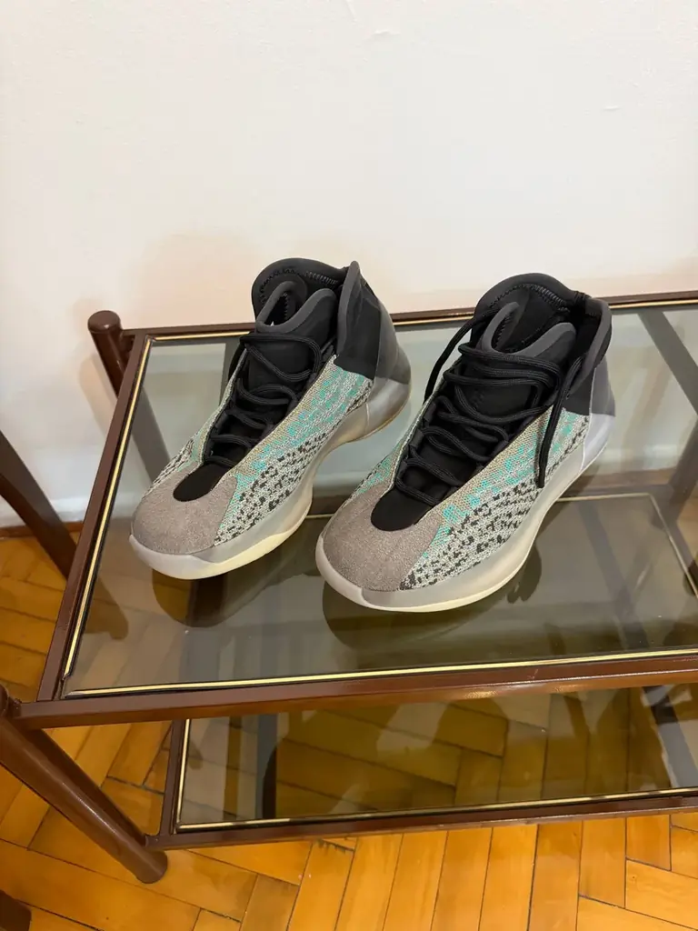Продам Adidas Yeezy Quantum. Yzzy QNTM