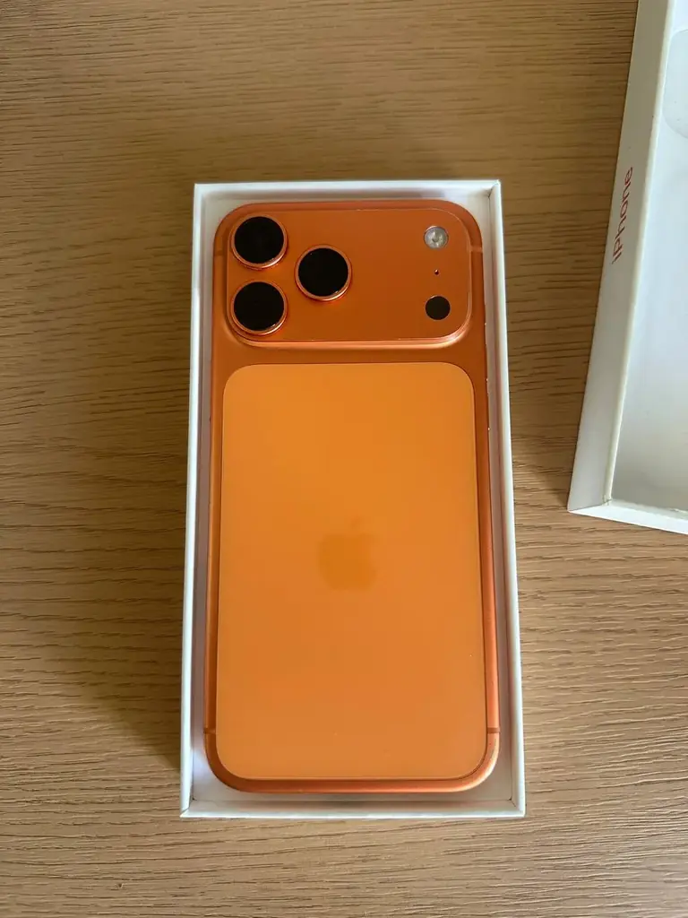 Продаю айфон 17 про Макс в цвете cosmic orange, 100% АКБ