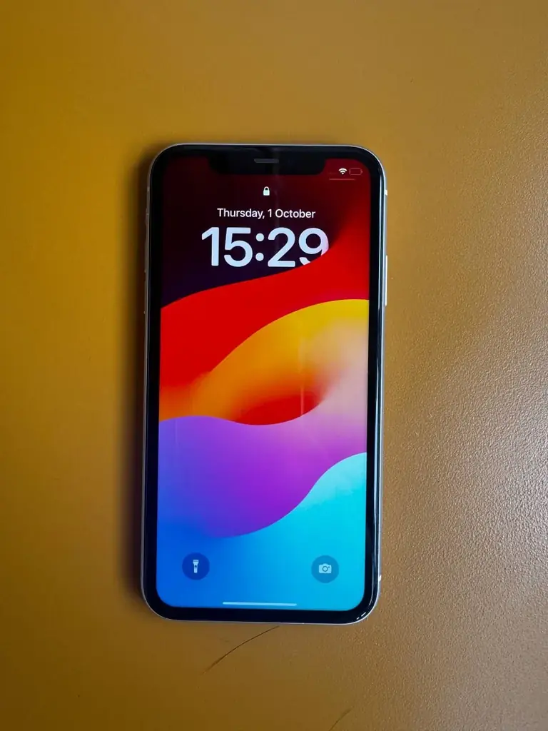 iPhone 11 128 GB — в хорошем состоянии