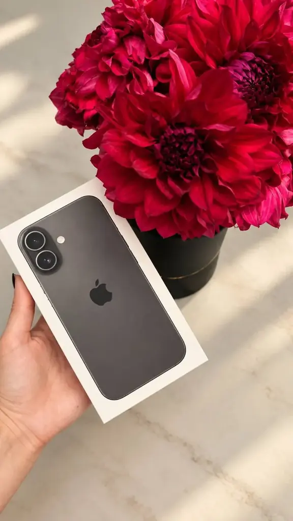 Продаю Iphone 17 Black