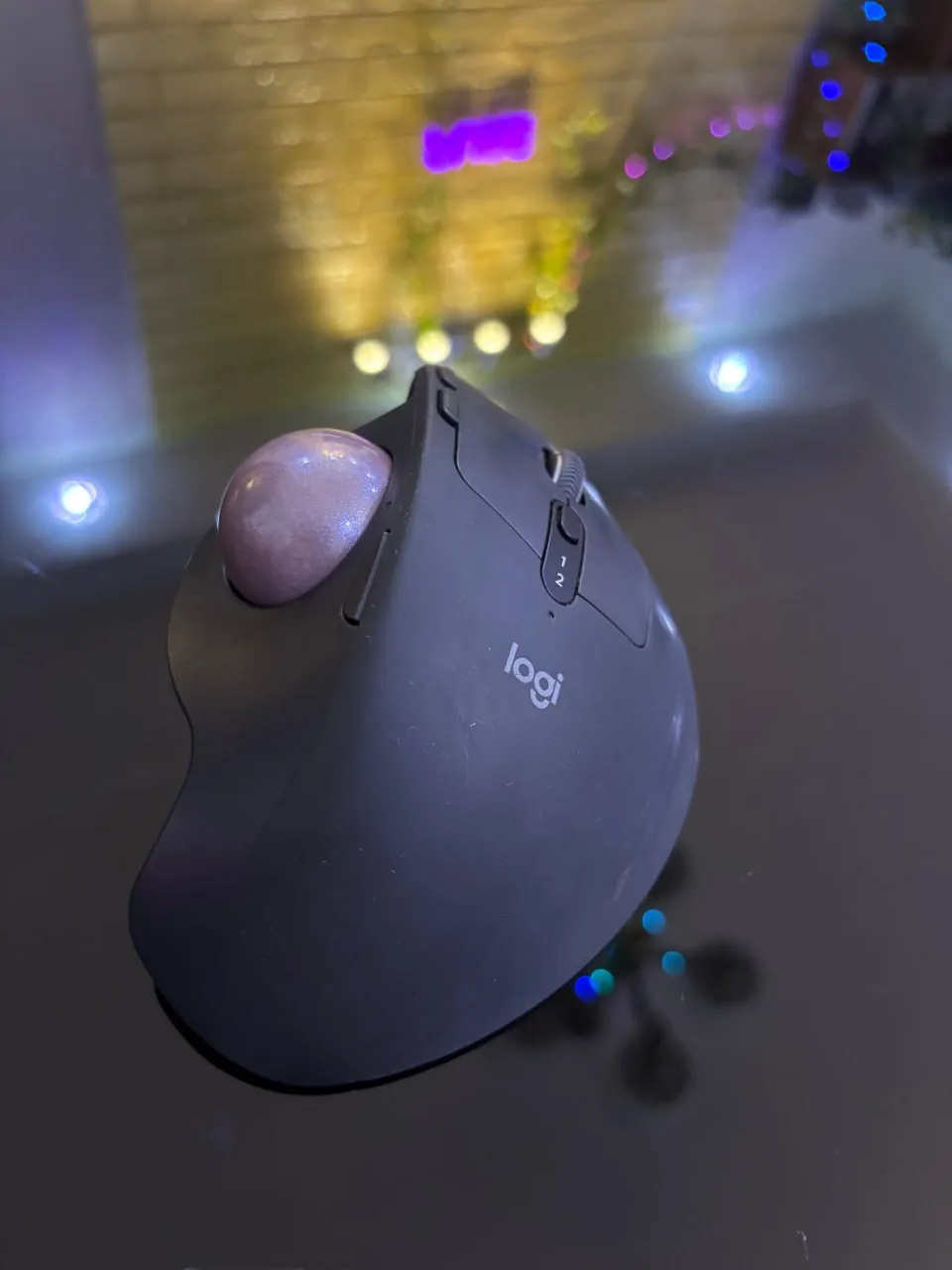 1. Logitech MX Ergo - беспроводной трекбол. Снижает нагрузку на кисть и не требует перемещения по с…