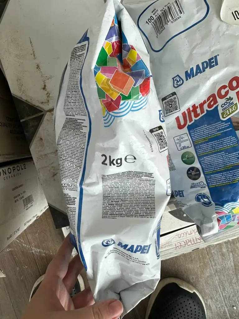Продаю белую затирку для плитки MAPEI Ultracolor Plus, цвет №100 White.