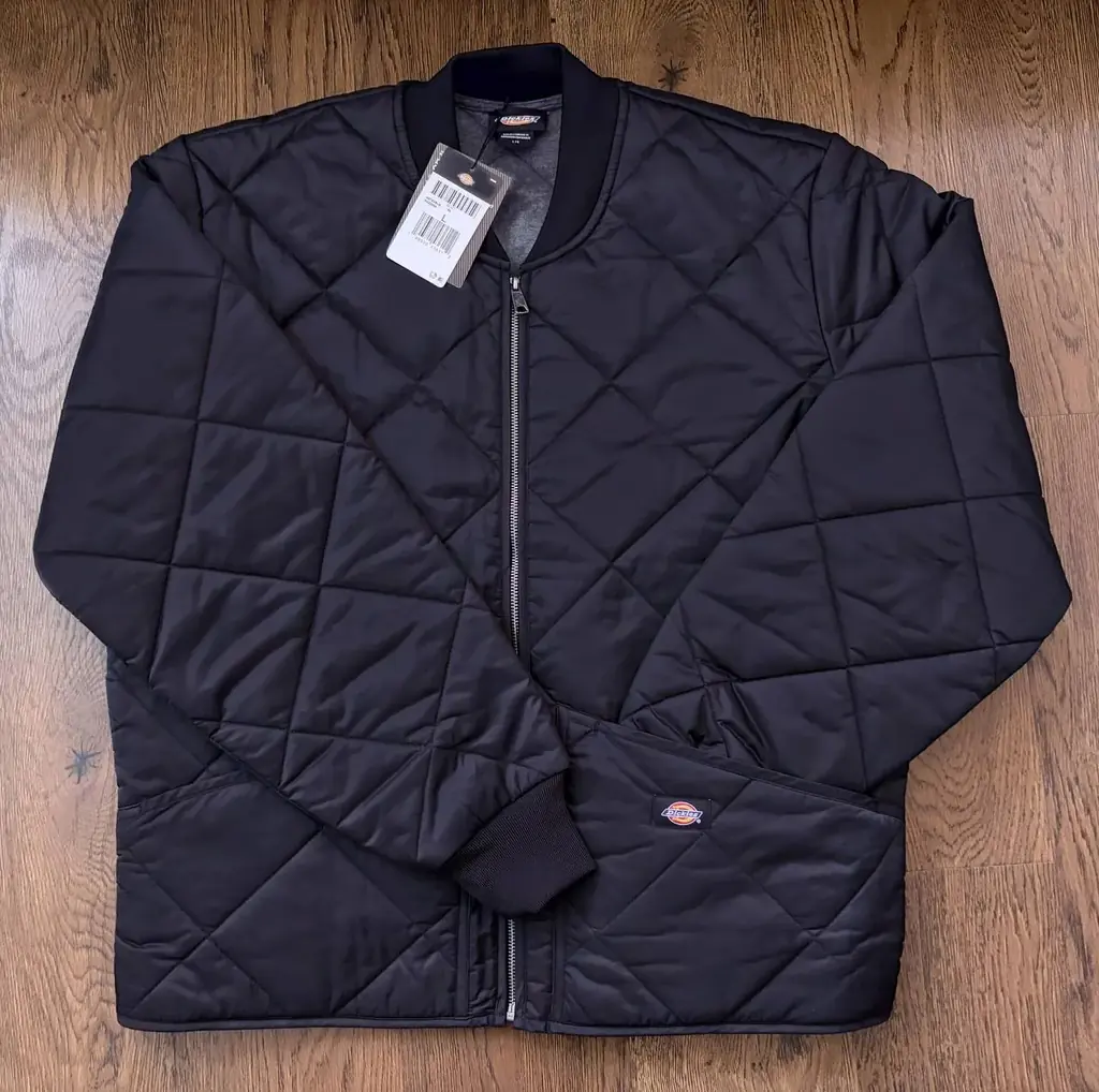 Черная куртка бомбер Dickies размер L, новая с бирками. Внутри мягкая флисовая подкладка, будет суп…