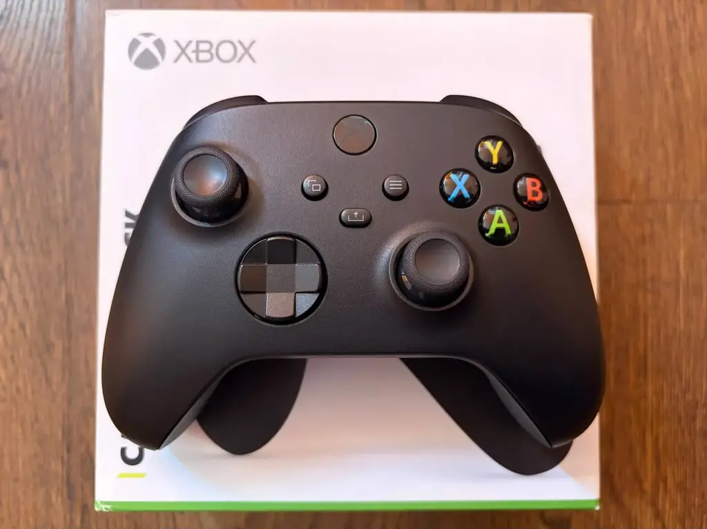 Контроллер Xbox Series S/X в состоянии нового. Геймпад покупался для ПК но в итоге лежит без дела. …
