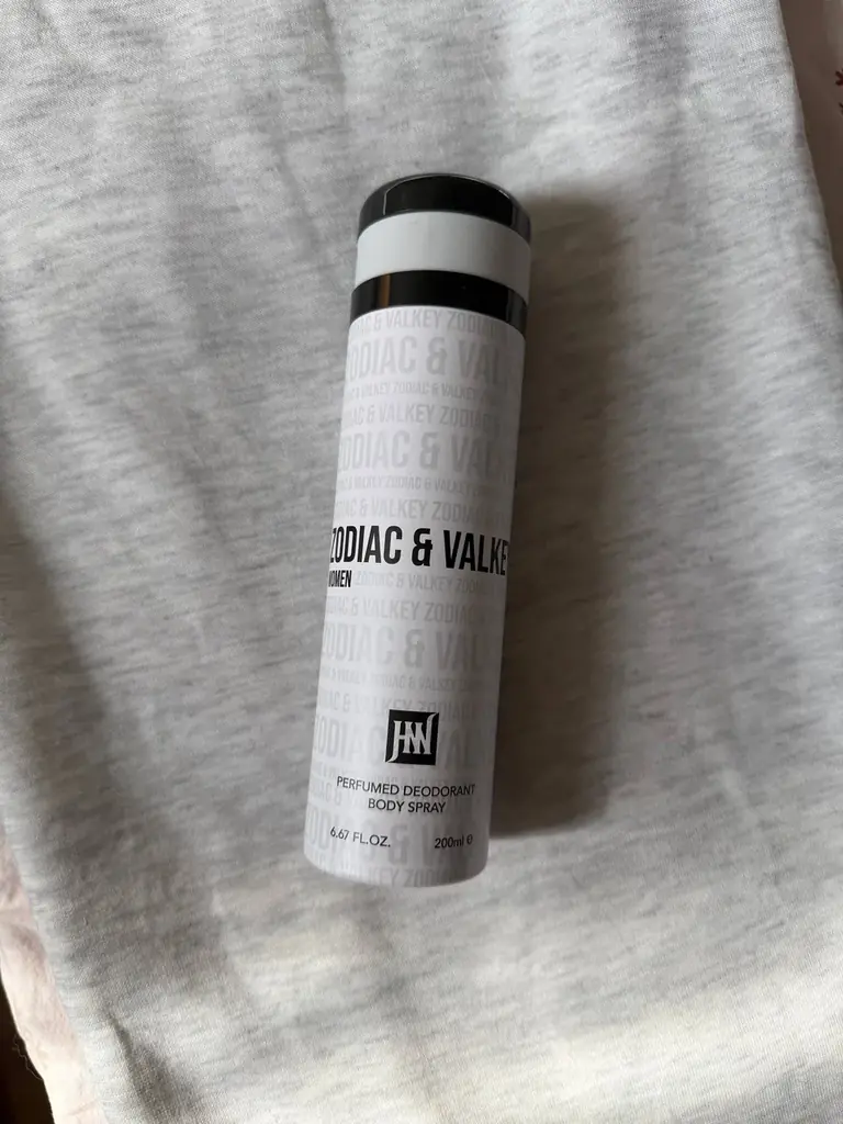 1.Дезодорант новый не использовался по мотивам духов zadig voltairi