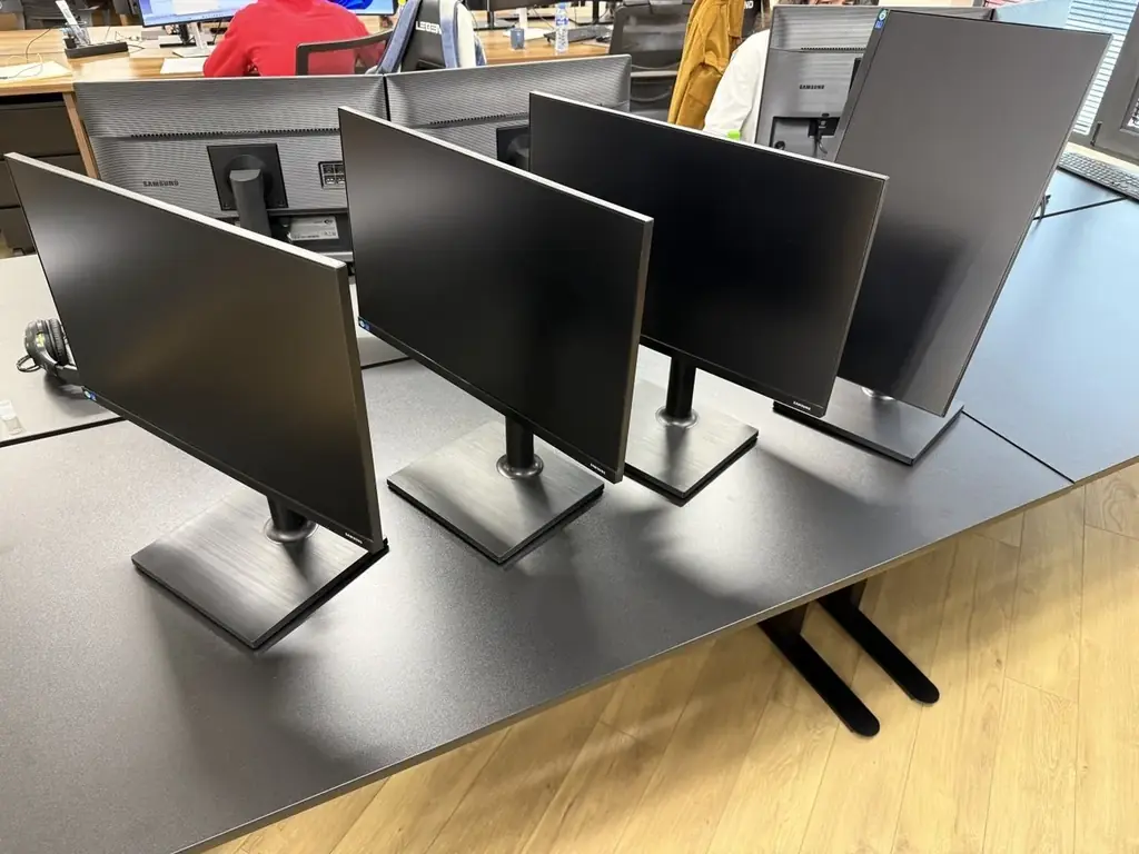 Монитор Samsung 24" F24T450FQI