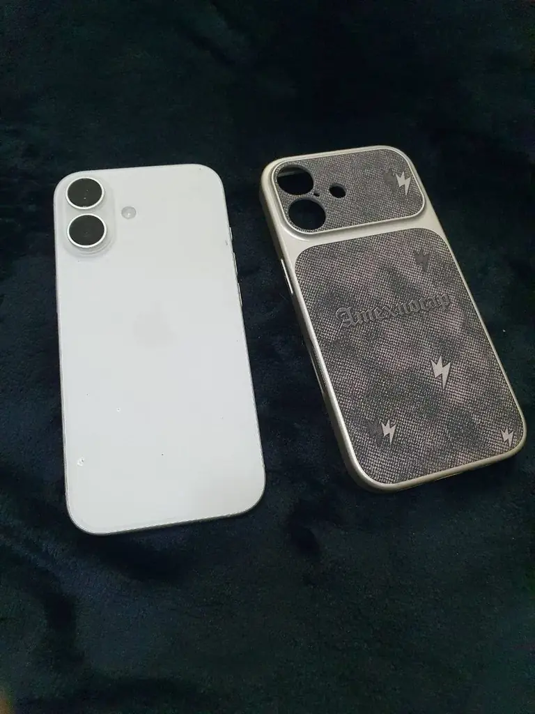 Продаю iPhone 17 white 256 gb