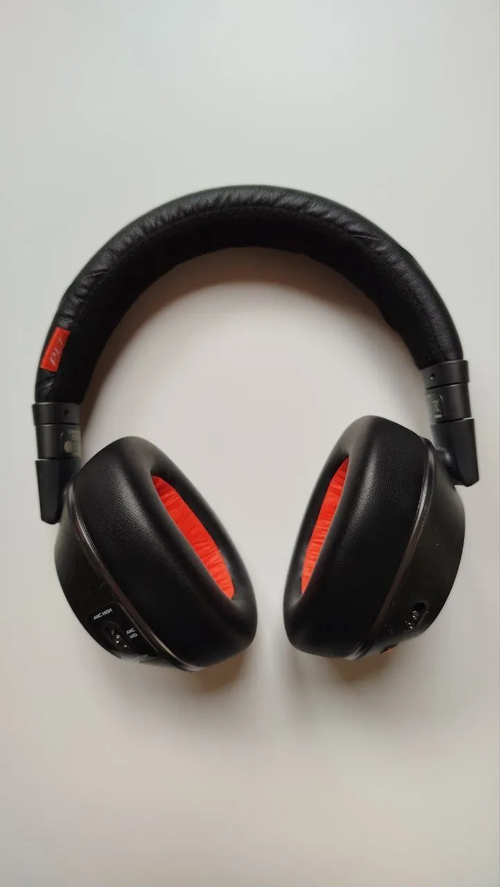 Продам наушники Plantronics Voyager 8200UC.