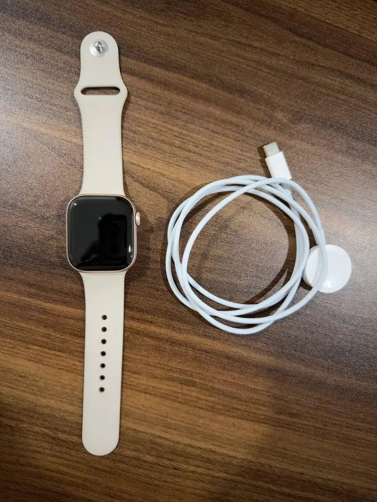 продам новые apple watch 11 42 мм gold