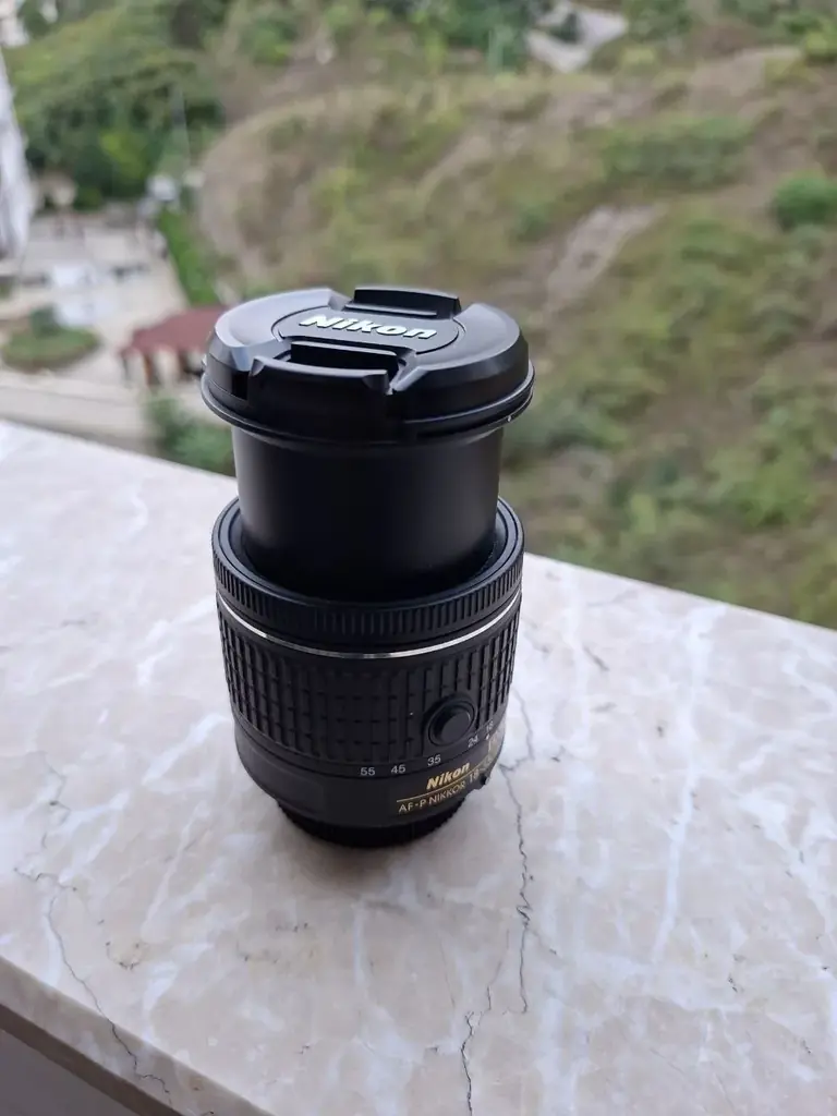 Объектив NIKON AF-S DX NIKKOR 18-55mm f/3.5-5.6G VR