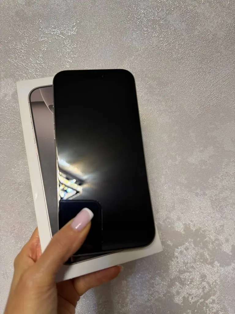 iPhone 16 pro max,256 gb память, батарея  91% .  Гарантия пока действует до 2027 года. Без единой ц…
