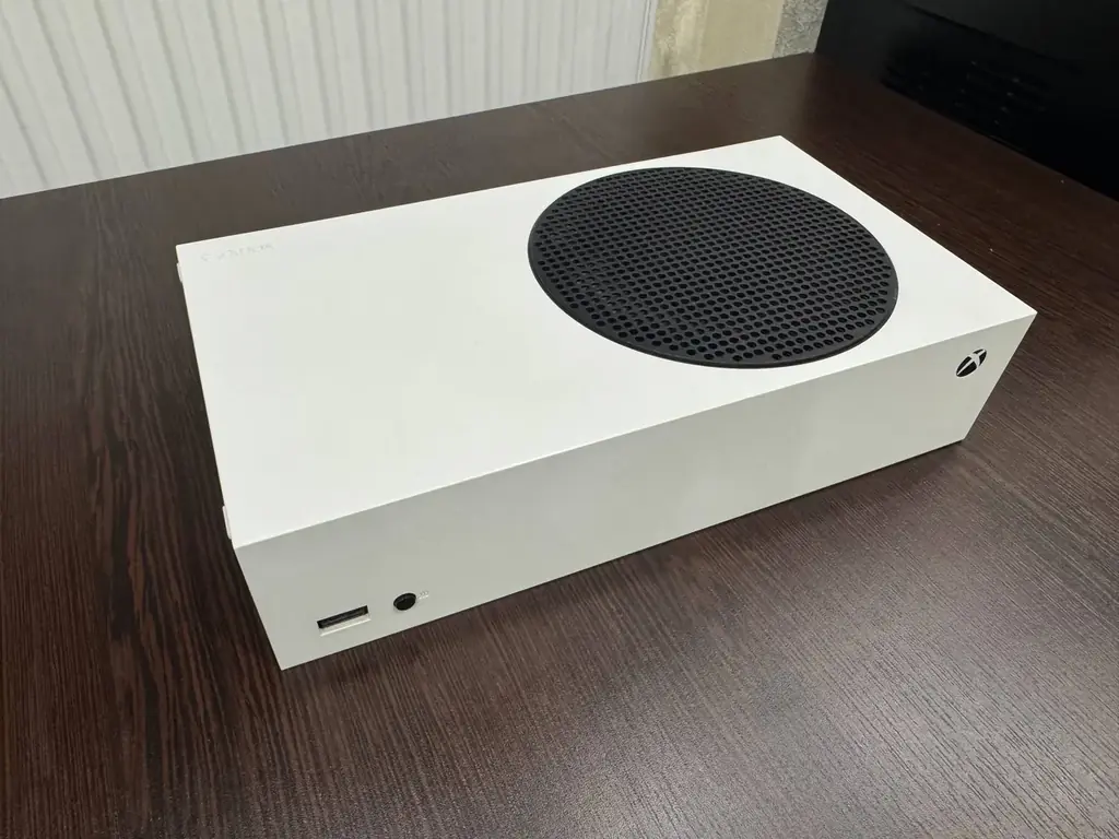 Продаю Xbox Series S 512 ГБ