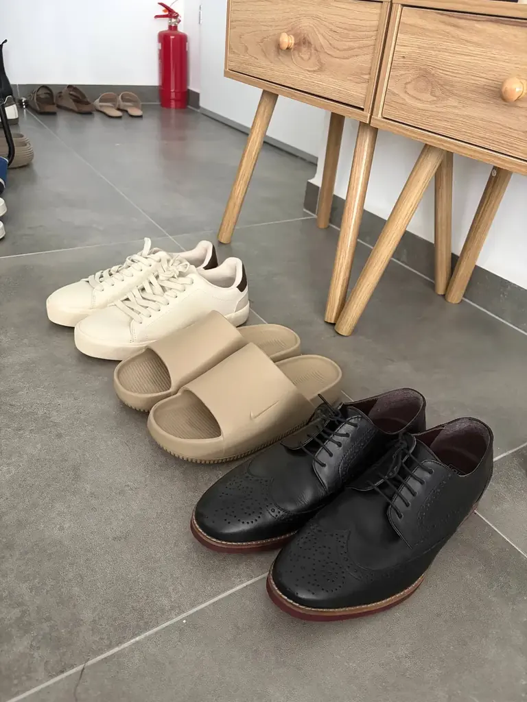 Продаю 3 пары обуви одним лотом — 250 ₪
