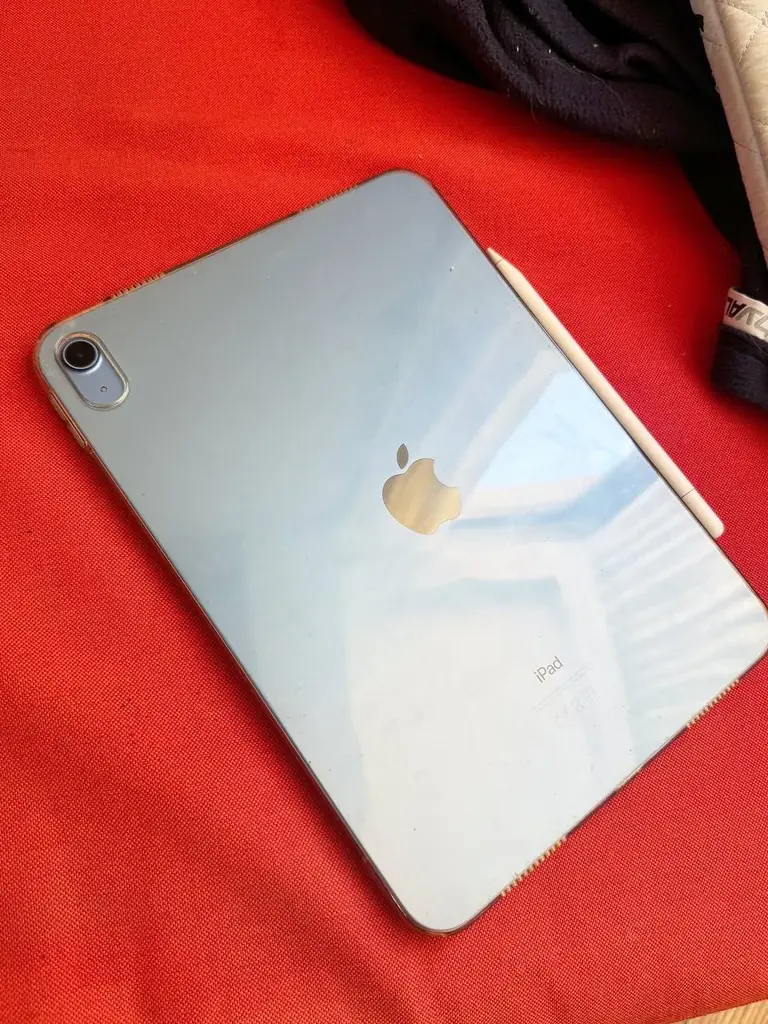 Продаю iPad 10 на 64гб со стилусом на type C за 1,200