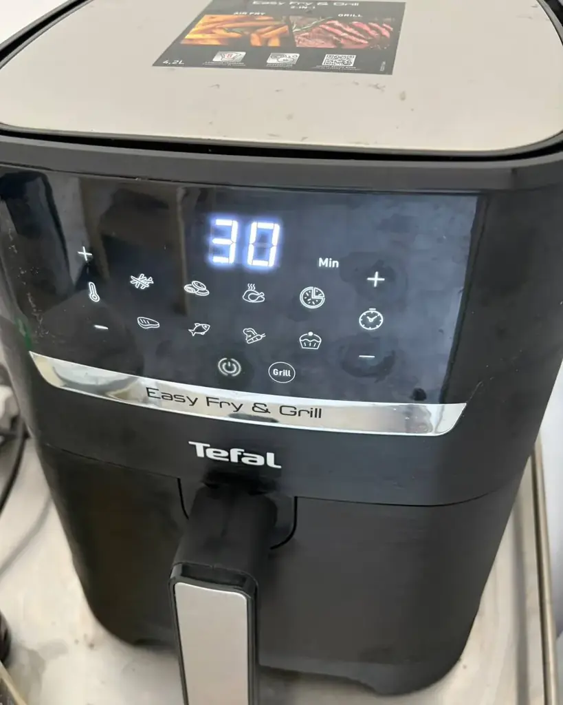 Продаю аэрогриль Tefal Easy Fry & Grill Digital.