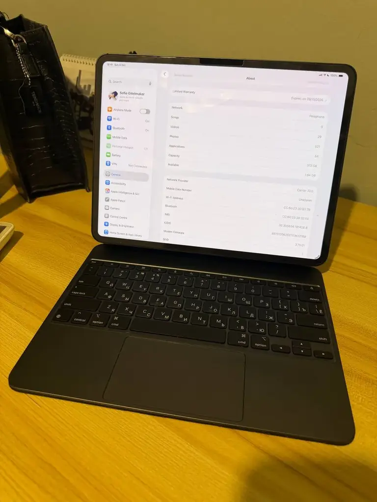 Продам iPad Pro 13″ M4 512 GB Cellular + Magic Keyboard