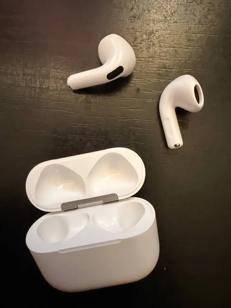 🎧 Продаются: AirPods 4 ANC