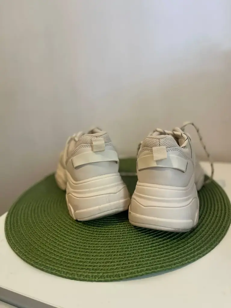 👟 Продаются: кроссовки