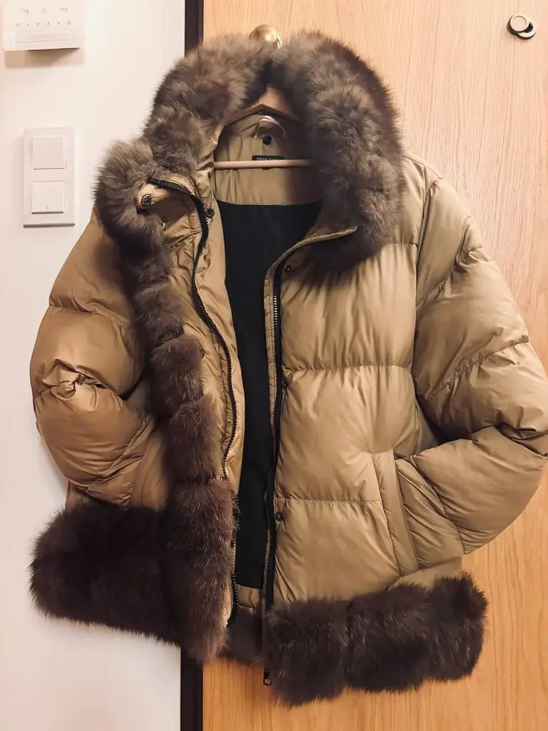 🧥 Продается: пуховик с натуральным мехом